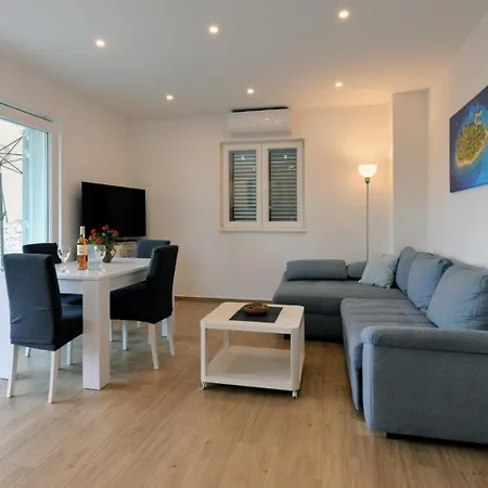 - New Near Podvrske Apartment Murter