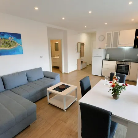 - New Near Podvrske Apartment Murter
