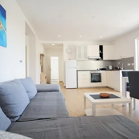 - New Near Podvrske Apartment *