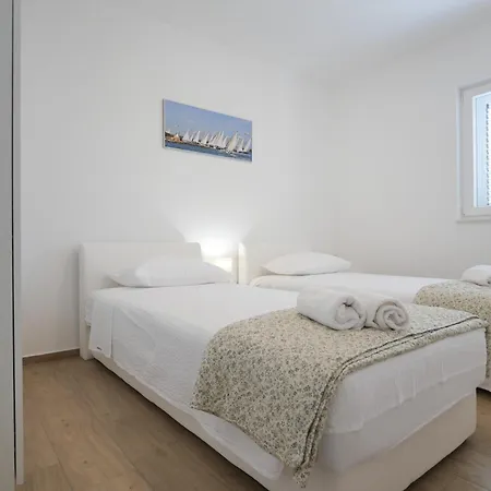 - New Near Podvrske Daire *