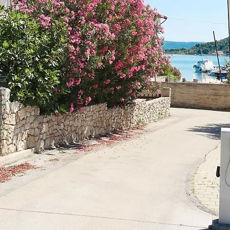 - New Near Podvrske Daire Murter