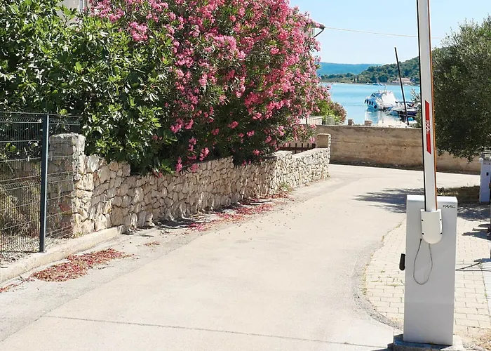 - New Near Podvrske Appartamento Murter