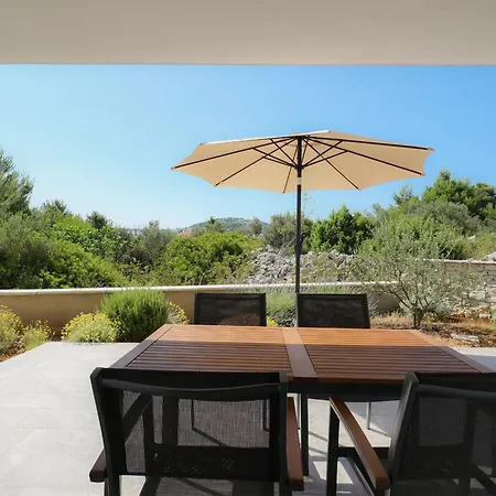 - New Near Podvrske * Murter