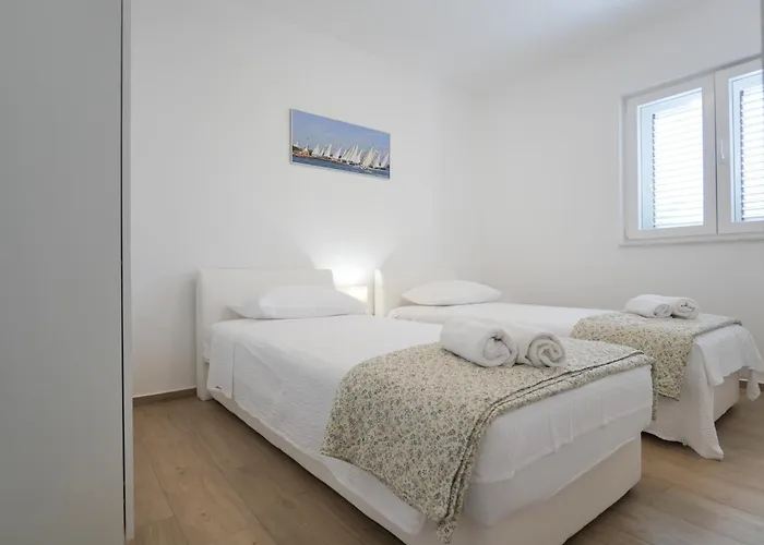 - New Near Podvrske Apartamento *