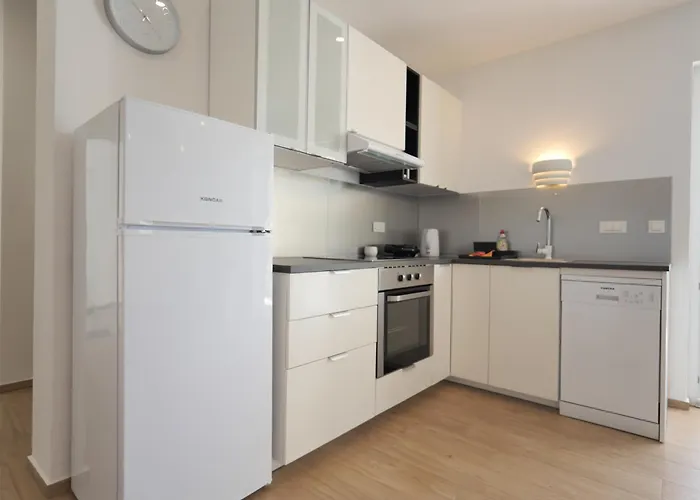 - New Near Podvrske Murter